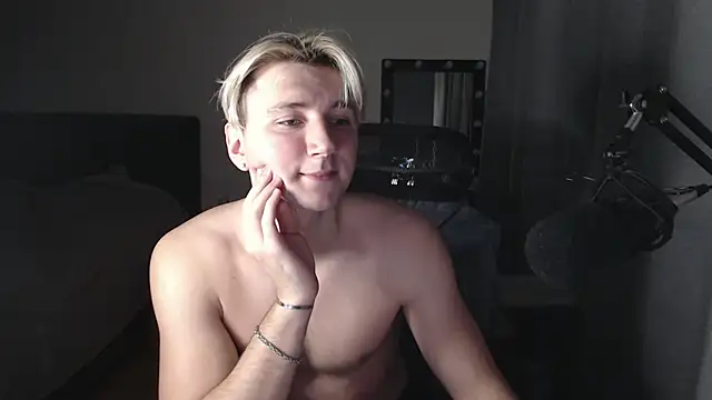 Snapshot of Elvin_Vaenight chatting on November 1, 2025, 6:32 pm Elvin Vaenight online show from November 1, 2025, 6:32 pm