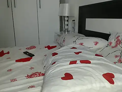 Snapshot of petite_danielle chatting on September 9, 2025, 7:19 am petite danielle online show from September 9, 2025, 7:19 am