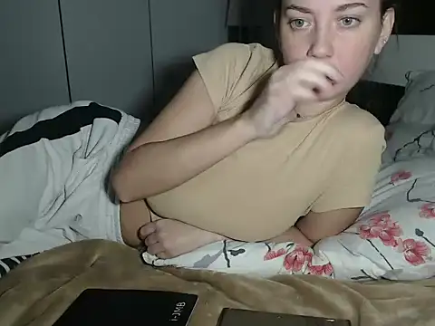 Snapshot of petite_danielle chatting on October 7, 2025, 12:52 am petite danielle online show from October 7, 2025, 12:52 am