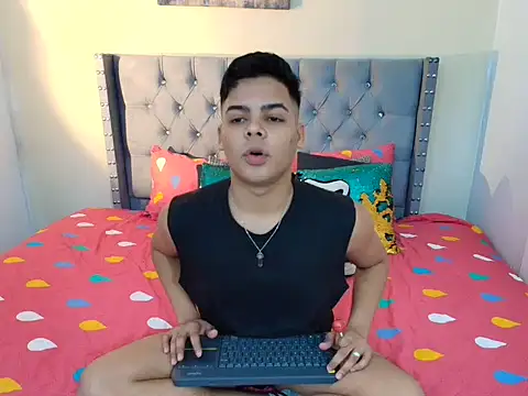 Snapshot of stewart_mateo_ chatting on October 15, 2025, 2:01 am stewart mateo  online show from October 15, 2025, 2:01 am