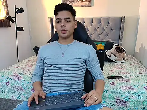 Snapshot of stewart_mateo_ chatting on October 21, 2025, 2:01 am stewart mateo  online show from October 21, 2025, 2:01 am