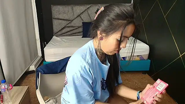 Snapshot of LiaMonroee_ chatting on October 28, 2025, 3:10 am LiaMonroee online show from October 28, 2025, 3:10 am