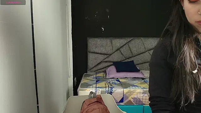 Snapshot of LiaMonroee_ chatting on November 8, 2025, 12:05 pm LiaMonroee online show from November 8, 2025, 12:05 pm