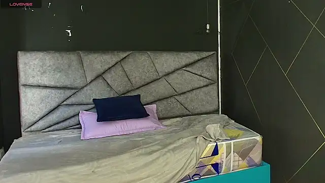 Snapshot of LiaMonroee_ chatting on November 9, 2025, 11:52 am LiaMonroee online show from November 9, 2025, 11:52 am