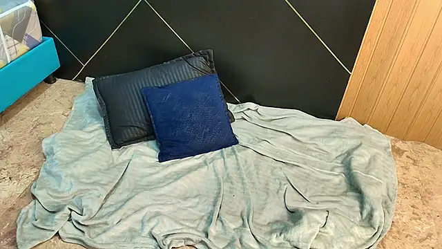 Snapshot of LiaMonroee_ chatting on November 20, 2025, 11:43 am LiaMonroee online show from November 20, 2025, 11:43 am