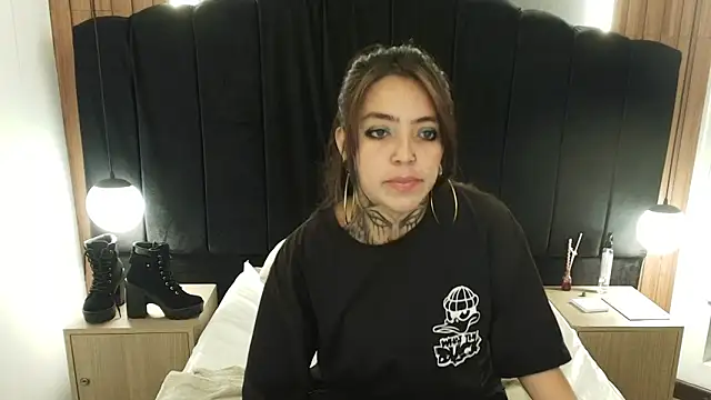 LiaMonroee  online show from March 15, 2026, 12:11 pm