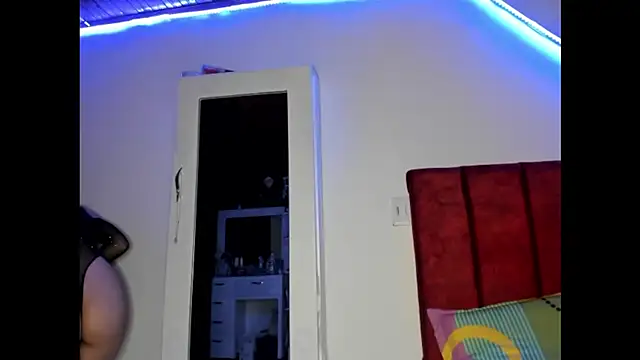 Snapshot of ScarletWitch_X chatting on September 17, 2025, 4:03 am ScarletWitch X online show from September 17, 2025, 4:03 am