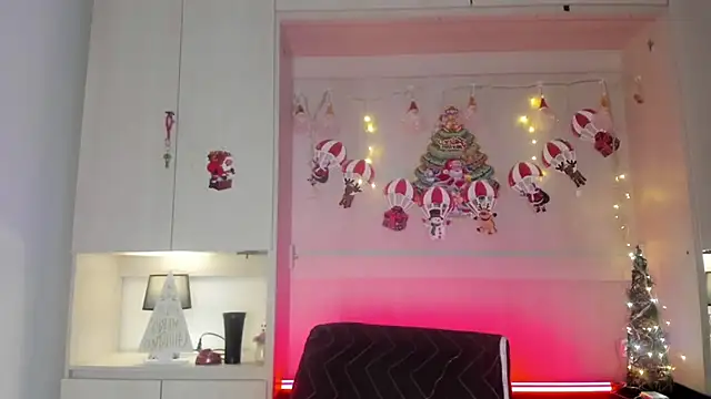 VickyRuiz  online show from December 18, 2025, 1:28 pm