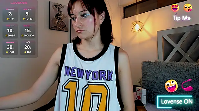 Candy Hott7 online show from September 17, 2025, 8:32 pm