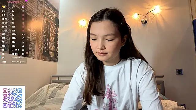 Snapshot of KiraVelvet chatting on September 19, 2025, 9:43 am KiraVelvet online show from September 19, 2025, 9:43 am