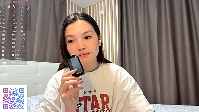 Snapshot of KiraVelvet chatting on October 1, 2025, 6:03 pm KiraVelvet online show from October 1, 2025, 6:03 pm