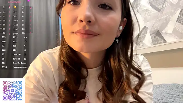 Snapshot of KiraVelvet chatting on October 21, 2025, 2:07 pm KiraVelvet online show from October 21, 2025, 2:07 pm
