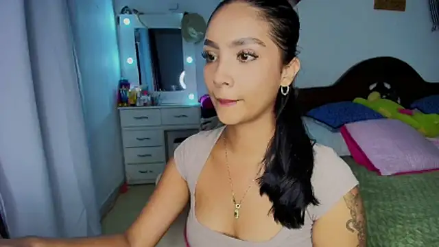 mia yireth online show from October 19, 2025, 12:33 am