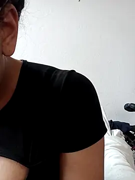 deniiisss online show from October 23, 2025, 9:24 pm