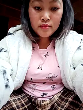 maycuc123 online show from January 7, 2026, 1:30 am