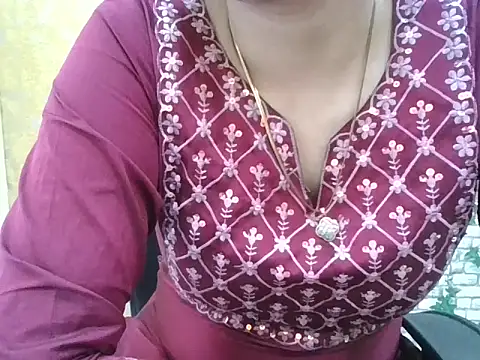 Roshani hoty online show from March 11, 2026, 8:09 am