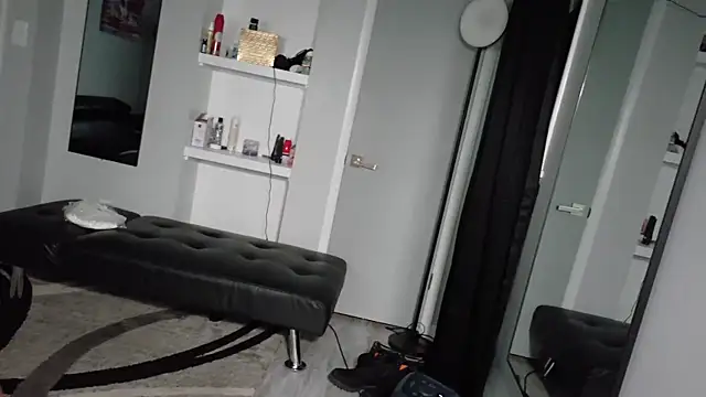 SLANGONDEMHOES online show from September 12, 2025, 4:45 am