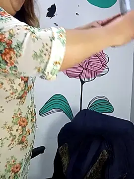 curvy diva  online show from September 21, 2025, 1:46 pm