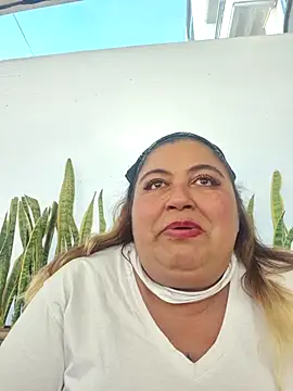 curvy diva  online show from September 22, 2025, 9:39 pm