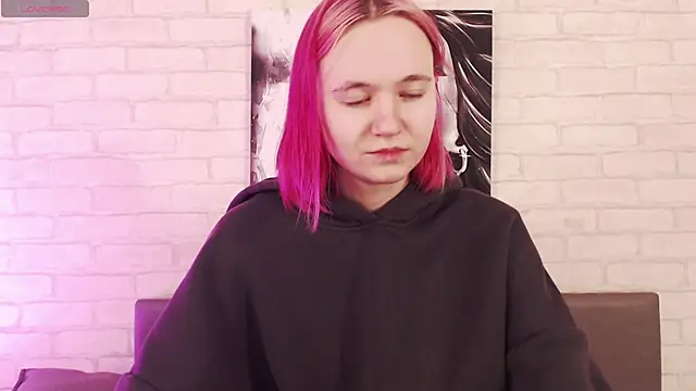 Ericha Stone online show from September 30, 2025, 1:32 am