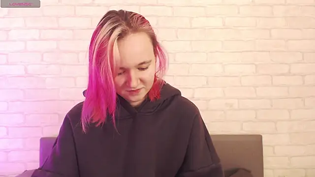 Ericha Stone online show from November 13, 2025, 8:13 am