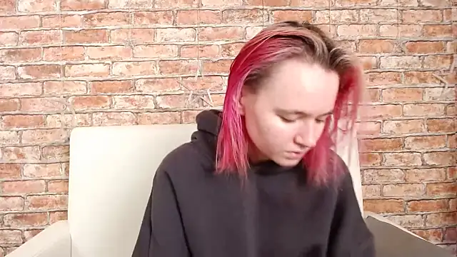 Ericha Stone online show from November 16, 2025, 3:01 am