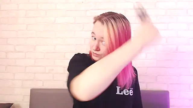 Ericha Stone online show from December 4, 2025, 8:01 am