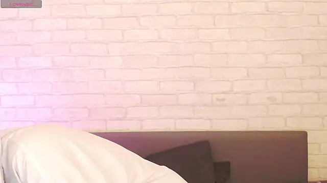 Ericha Stone online show from April 8, 2026, 1:16 am