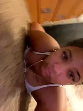 StylishEchium online show from November 15, 2025, 3:04 am