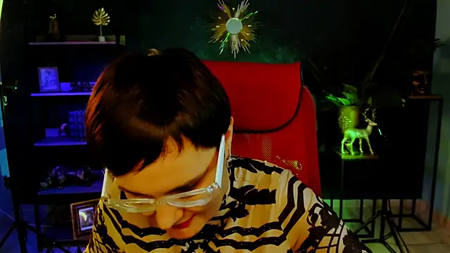 LauraDavidsons online show from December 19, 2025, 4:58 pm