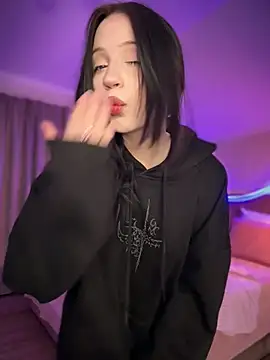 YourLittleDevil online show from April 21, 2026, 1:17 pm