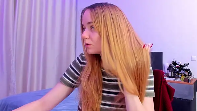 JanetShy online show from September 26, 2025, 1:04 pm