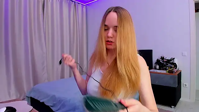 JanetShy online show from October 1, 2025, 11:05 am