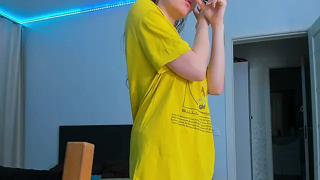 JanetShy online show from December 21, 2025, 7:04 am