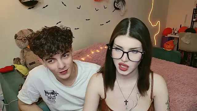 Snapshot of Alice18James chatting on October 13, 2025, 6:19 pm Alice18James online show from October 13, 2025, 6:19 pm