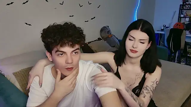 Snapshot of Alice18James chatting on October 28, 2025, 12:03 am Alice18James online show from October 28, 2025, 12:03 am