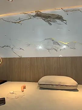 emily browne online show from December 17, 2025, 7:20 pm