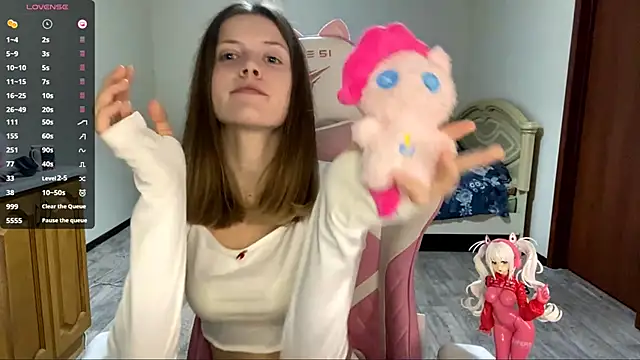 VibeQueenLucy online show from September 21, 2025, 3:13 pm