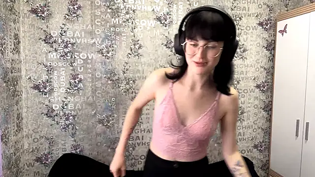 FakeLamb online show from September 13, 2025, 12:16 pm