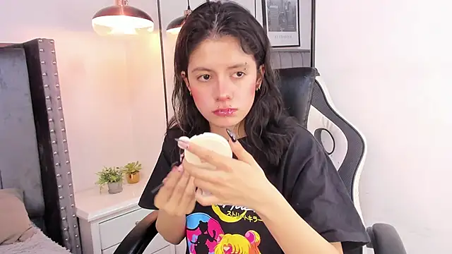 Snapshot of Miyu_Komori chatting on February 17, 2026, 12:45 pm Miyu Komori online show from February 17, 2026, 12:45 pm