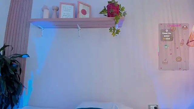 Cristalfoxy  online show from November 24, 2025, 7:46 pm