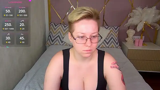 AlexandraGreen online show from October 19, 2025, 9:04 pm