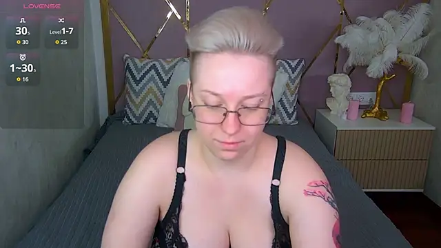 AlexandraGreen online show from November 21, 2025, 9:13 pm