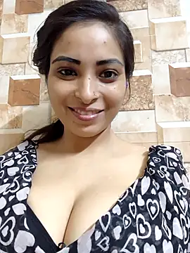 QUEEN-ADITI online show from September 16, 2025, 2:01 am