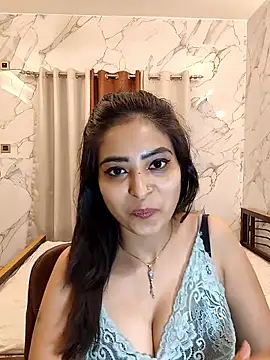 QUEEN-ADITI online show from March 8, 2026, 2:04 am