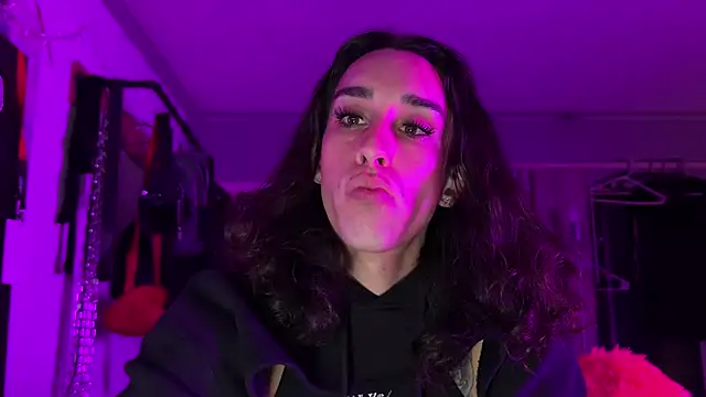 xoFrankie online show from November 4, 2025, 2:10 am