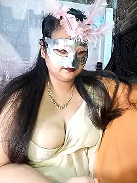 Tanisha-Chy online show from November 18, 2025, 6:01 pm