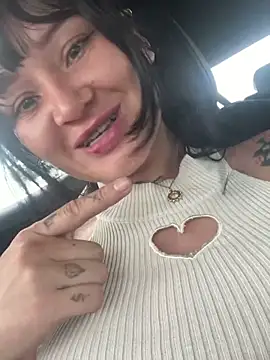 Snapshot of saraycat_ chatting on September 25, 2025, 7:50 pm saraycat  online show from September 25, 2025, 7:50 pm