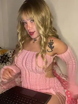 Snapshot of saraycat_ chatting on October 17, 2025, 11:40 pm saraycat  online show from October 17, 2025, 11:40 pm