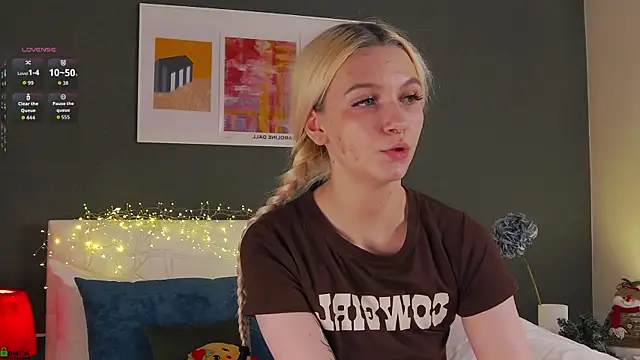 SaraHearts online show from December 20, 2025, 2:57 pm